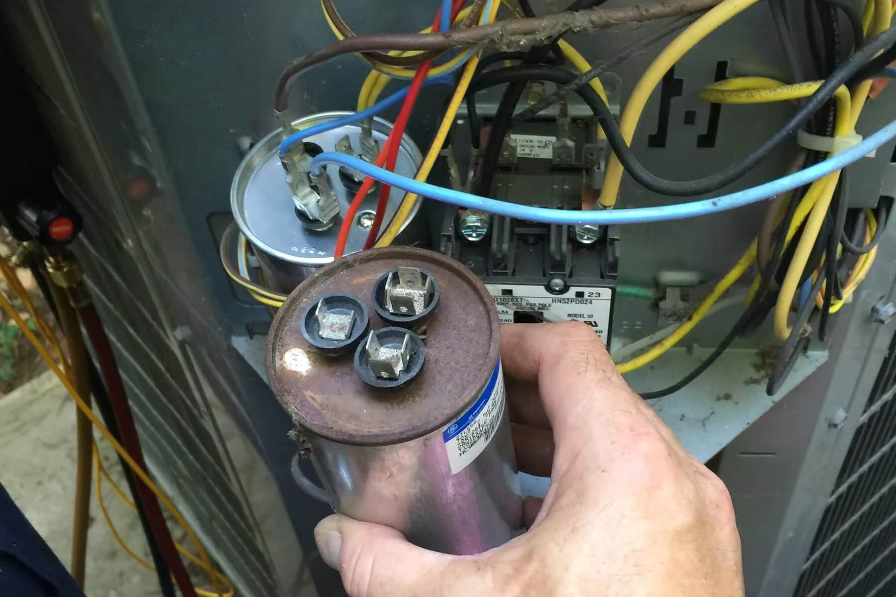 Warning Signs Your AC Capacitor Is Failing