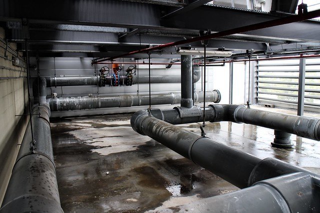 A room with pipes and pipes in it.
